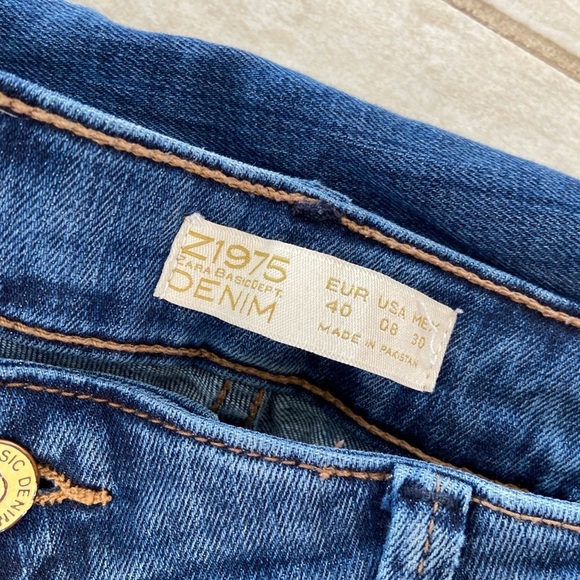 Low Rise Denim Crop Jeans - Picture 6 of 9